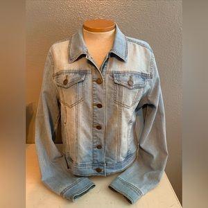 JOU JOU Premium Denim Cropped Light wash Jacket Women’s Sz Medium